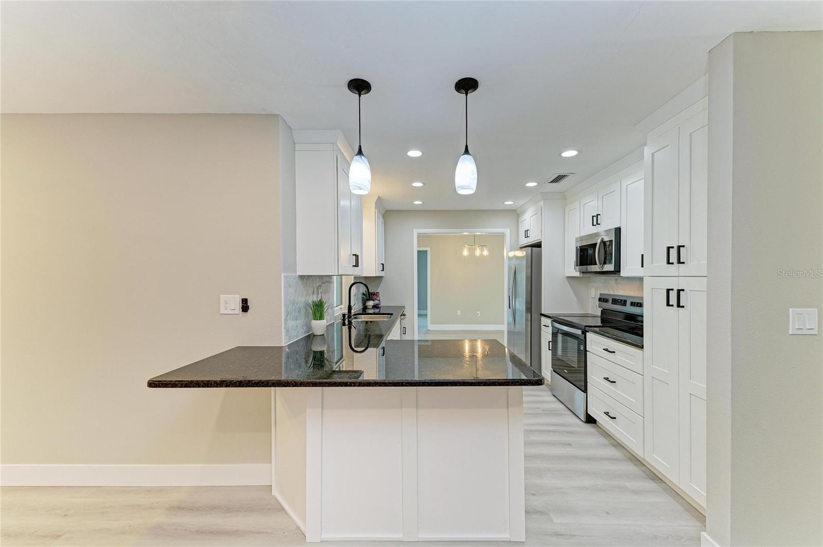 GLEN OAKS COUNTRY CLUB ESTATES - Residential