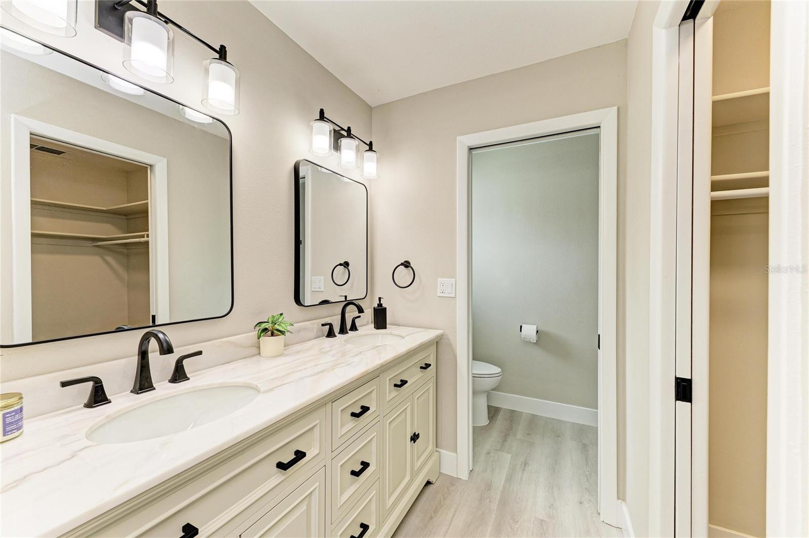 GLEN OAKS COUNTRY CLUB ESTATES - Residential