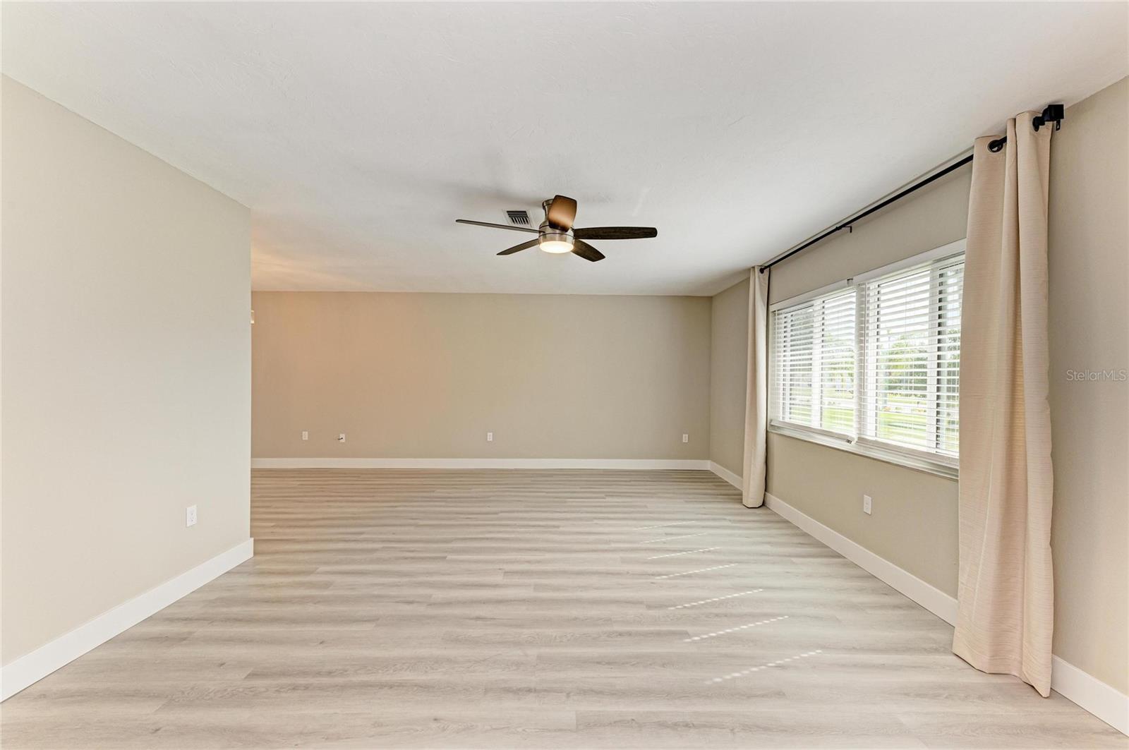 GLEN OAKS COUNTRY CLUB ESTATES - Residential