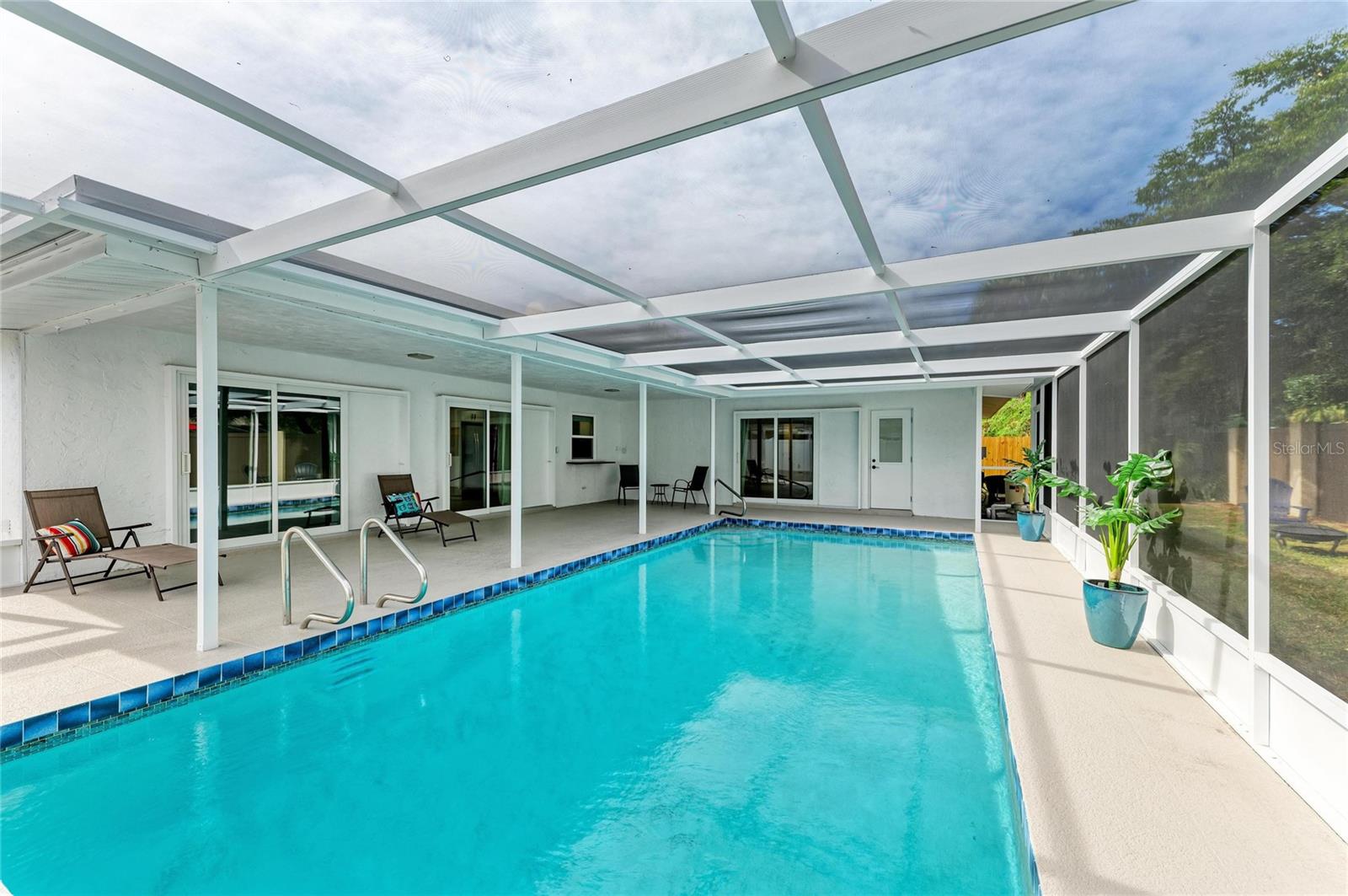 GLEN OAKS COUNTRY CLUB ESTATES - Residential