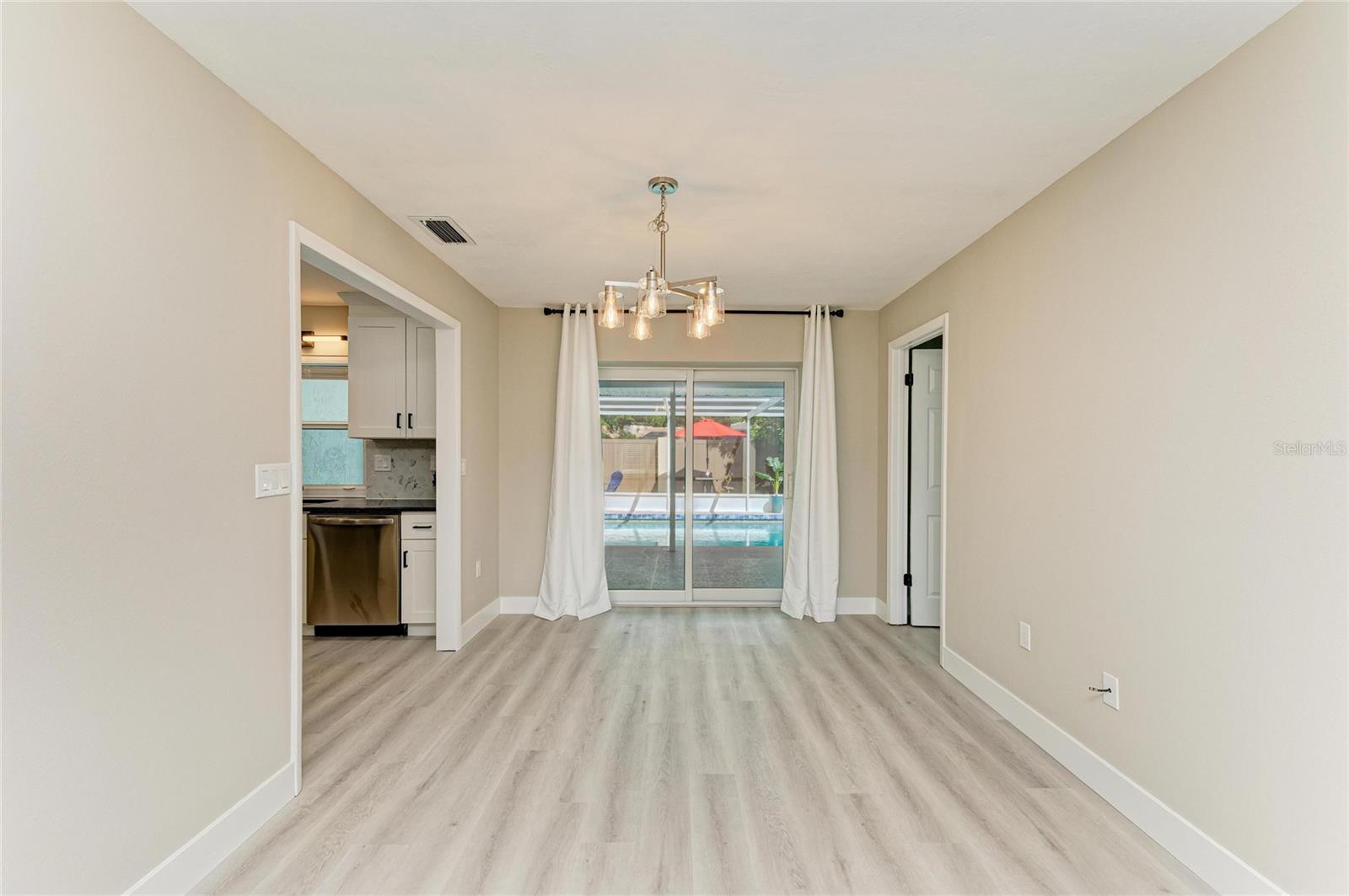 GLEN OAKS COUNTRY CLUB ESTATES - Residential