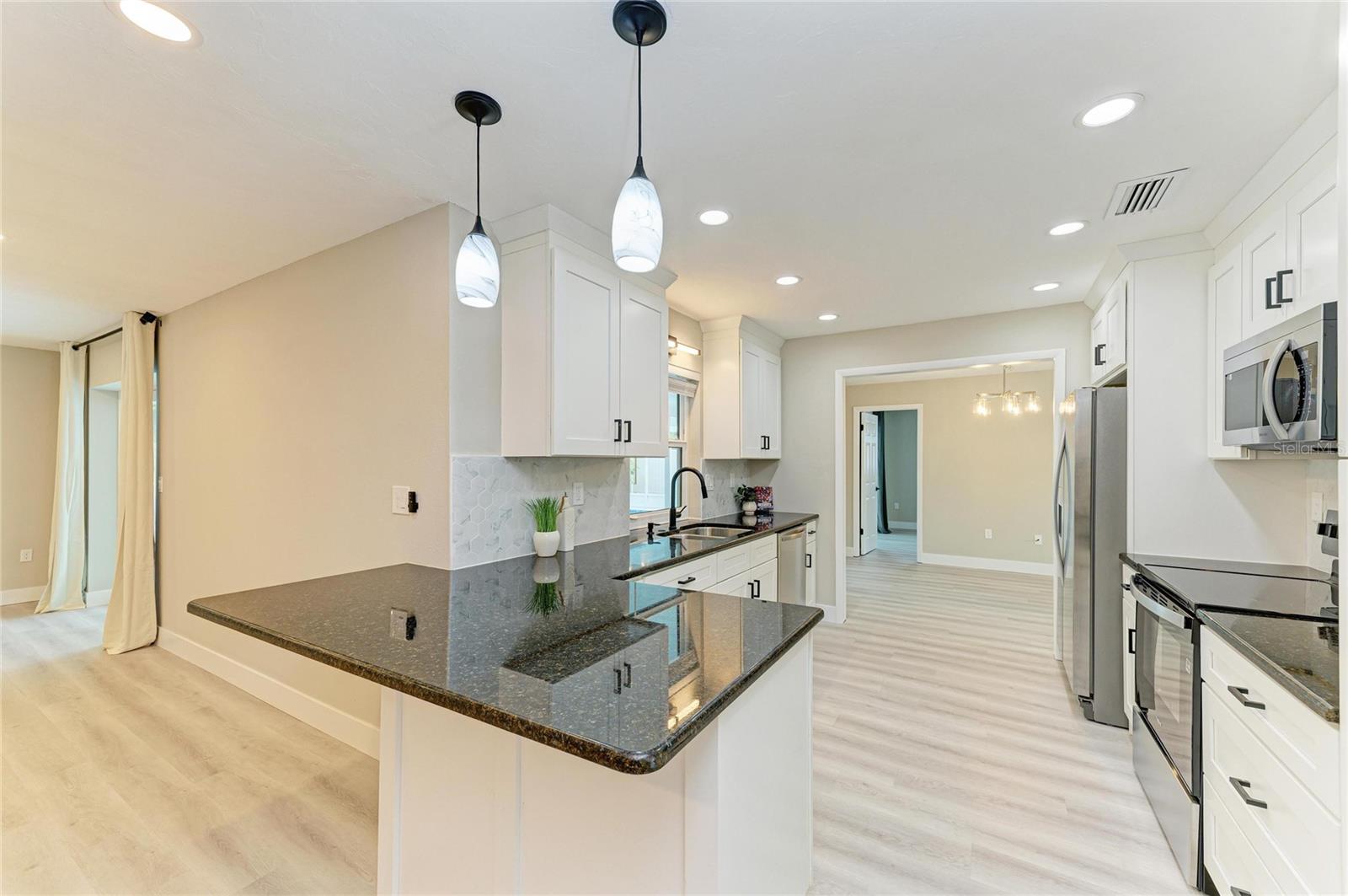 GLEN OAKS COUNTRY CLUB ESTATES - Residential