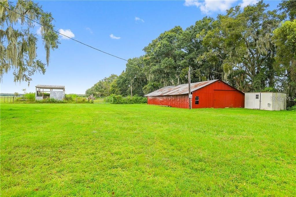 Photo of 11015 S County Road 39, Lithia, FL 33547 (MLS # TB8377957)