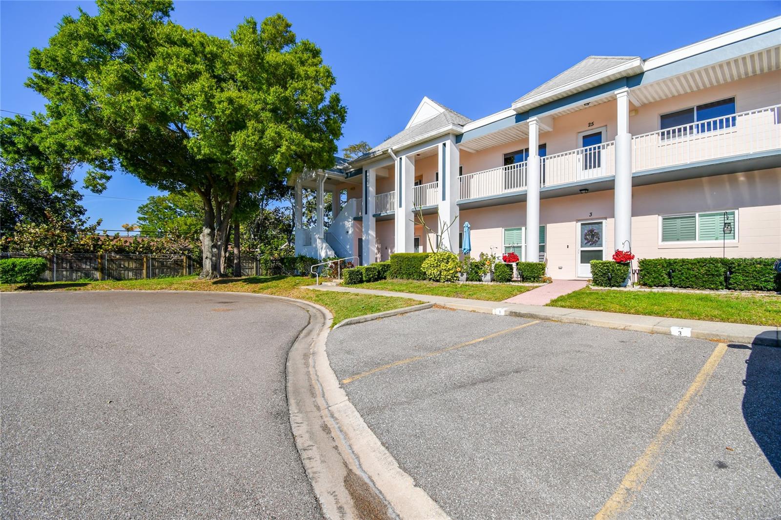 2291 AMERICUS BOULEVARD W 23