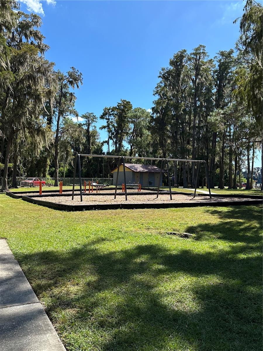 MOON LAKE ESTATES - Land