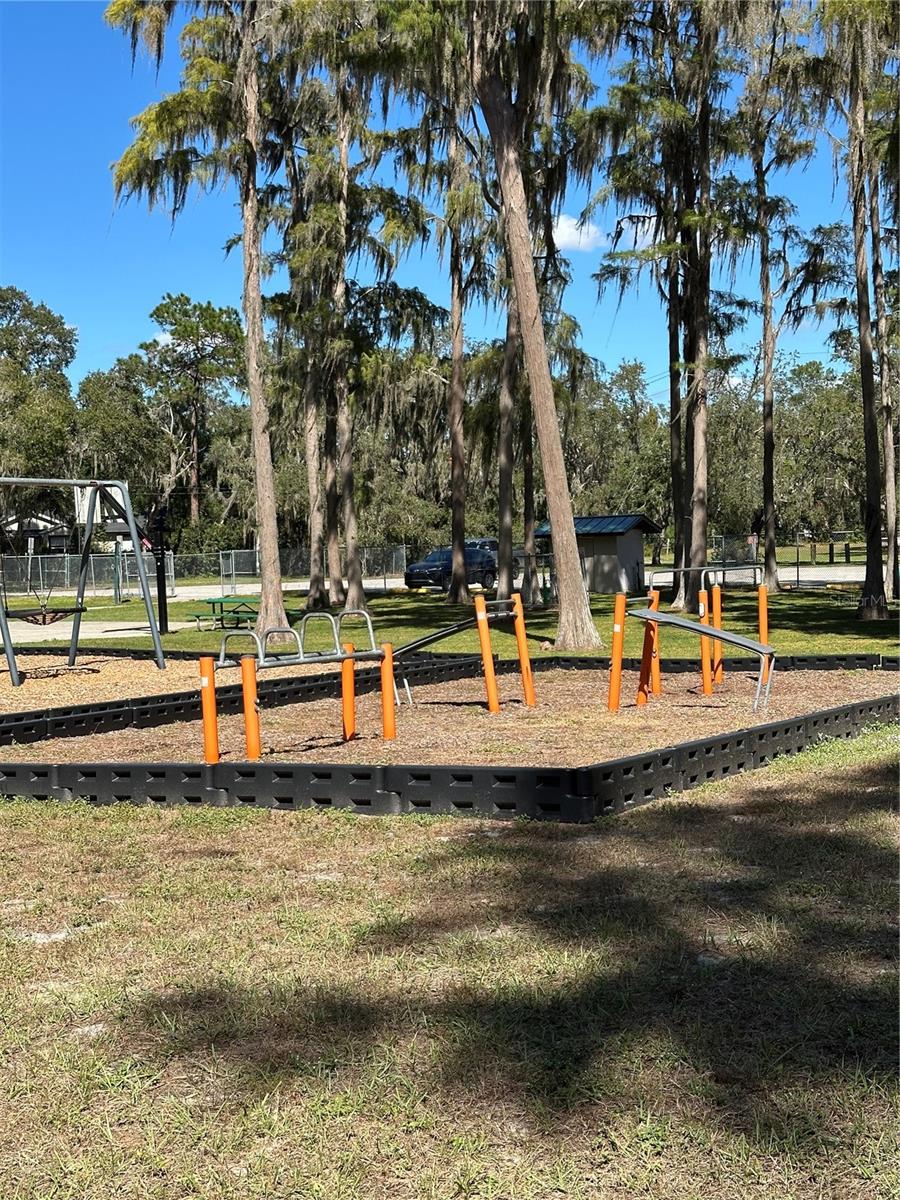 MOON LAKE ESTATES - Land