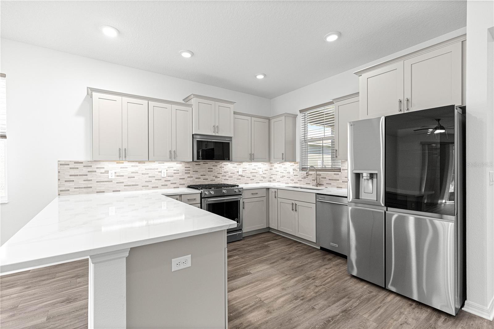 ON TOP OF THE WORLD - Residential