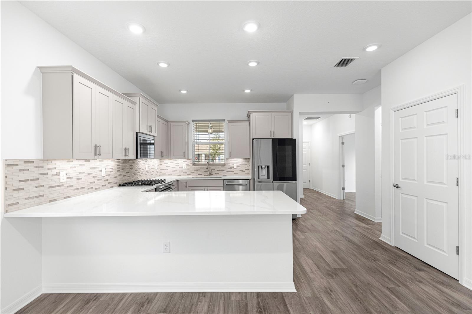 ON TOP OF THE WORLD - Residential