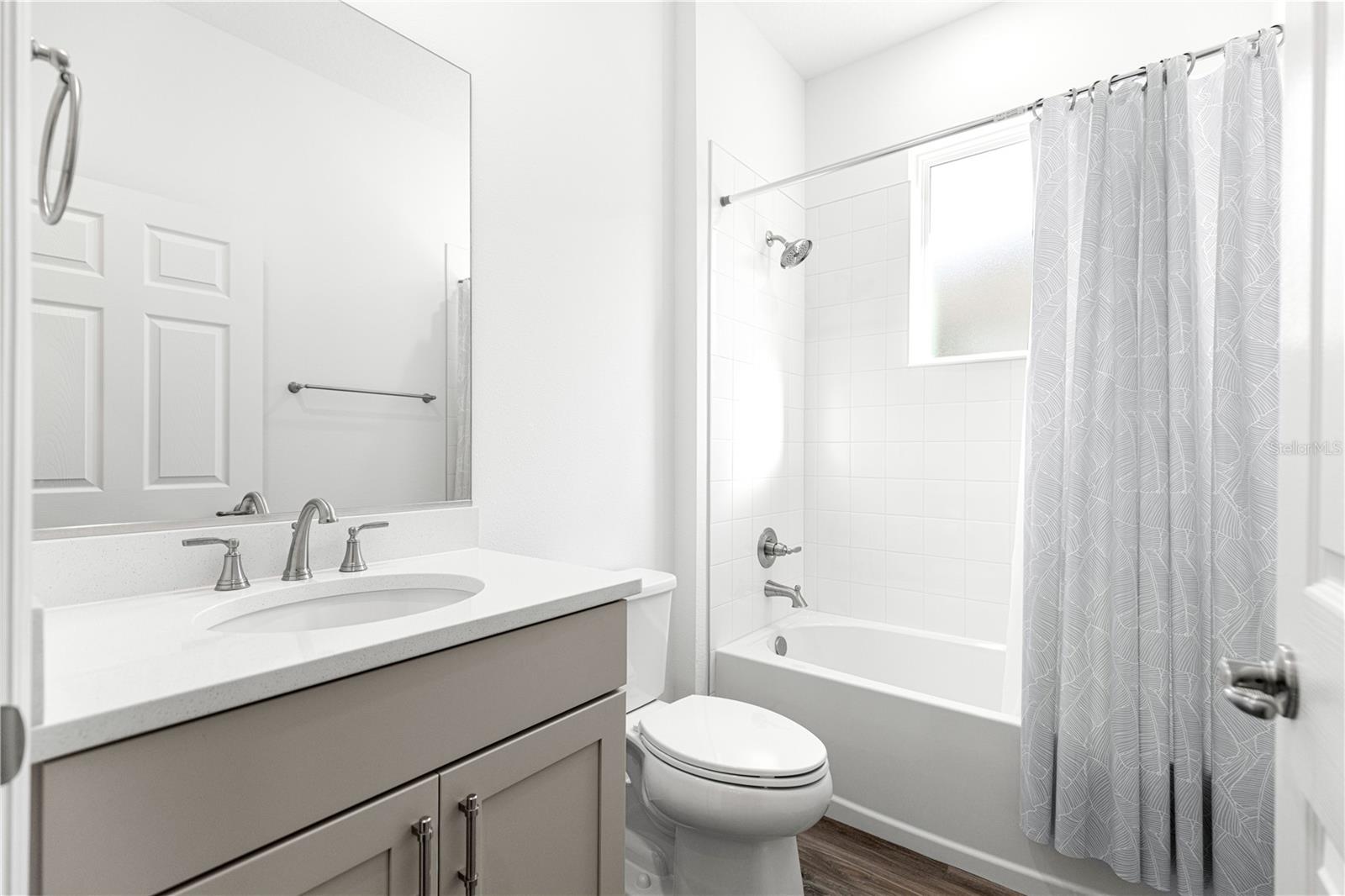 ON TOP OF THE WORLD - Residential