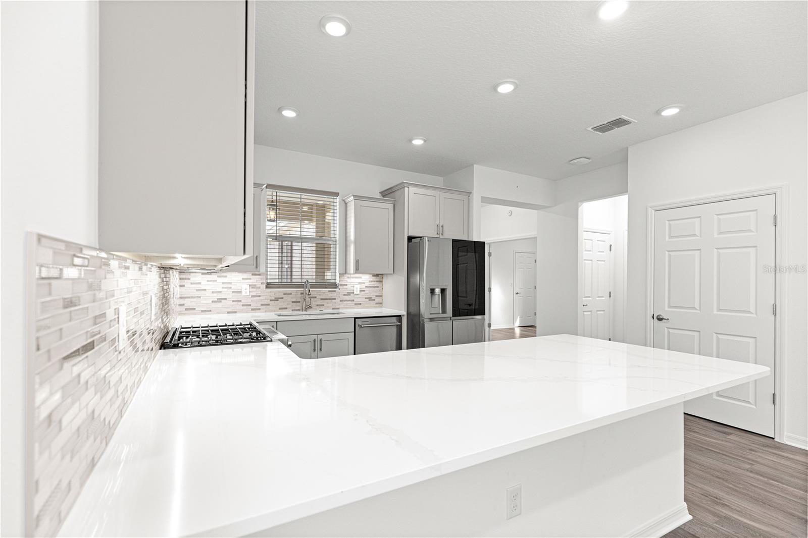 ON TOP OF THE WORLD - Residential