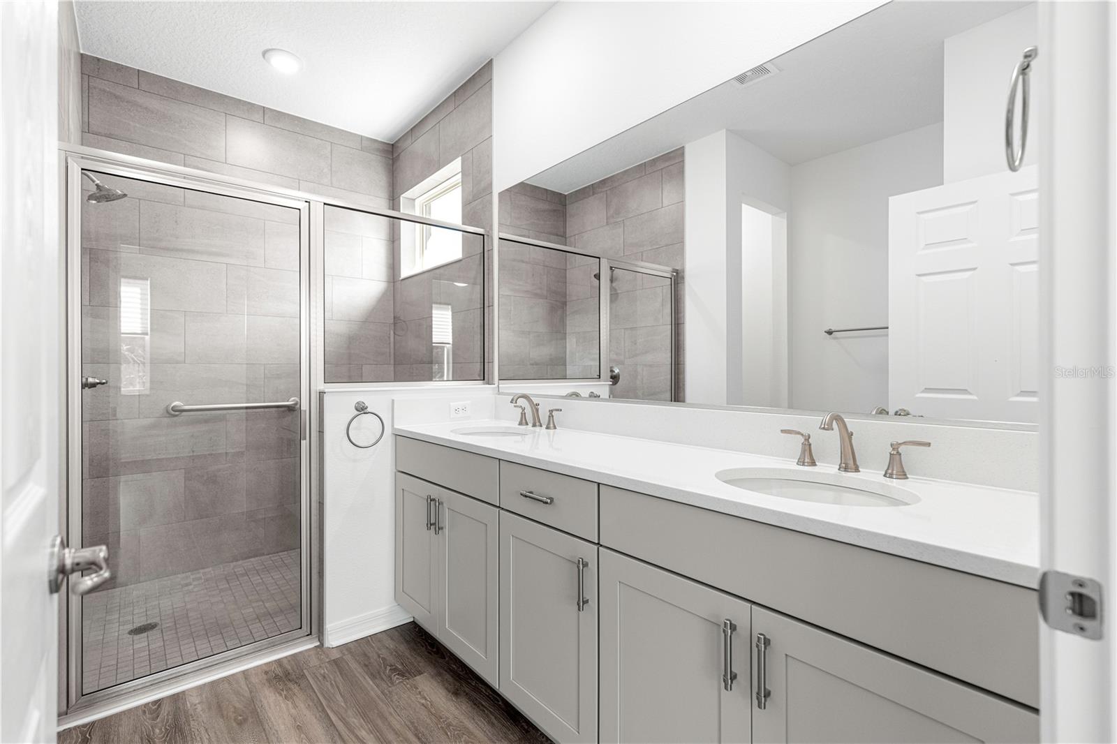 ON TOP OF THE WORLD - Residential