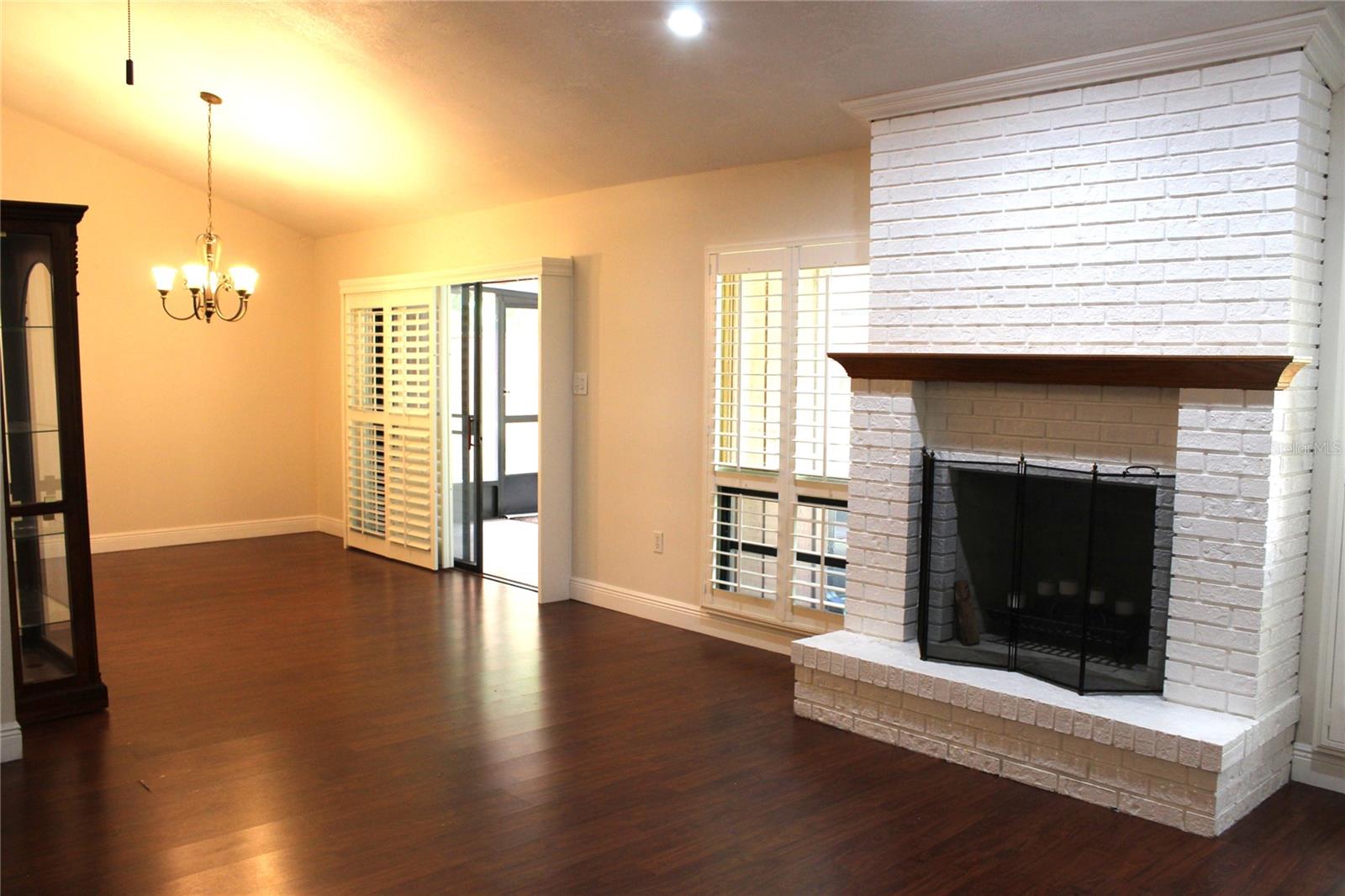 104 OAKS COURT