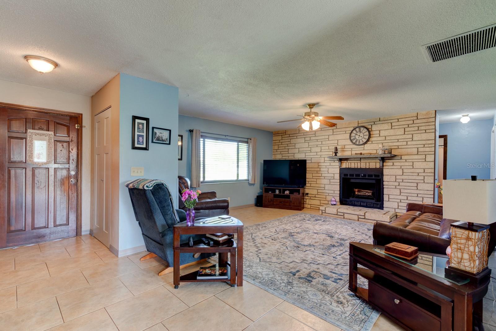 3323 PINE TREE DRIVE