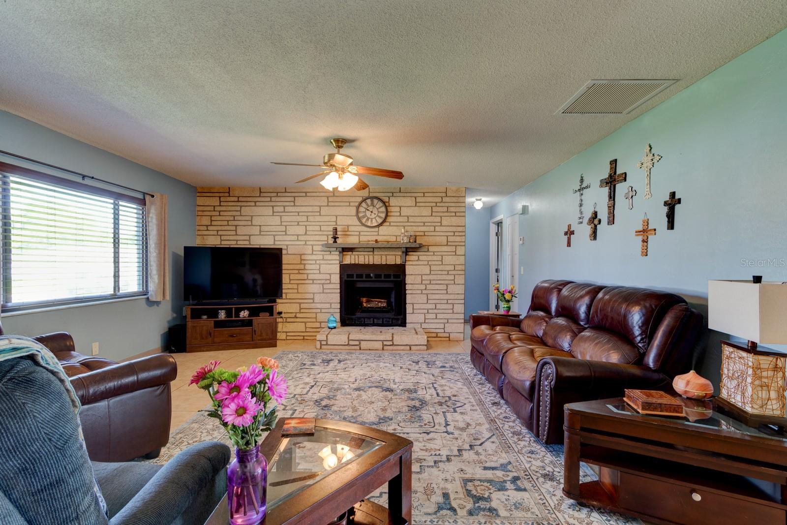 3323 PINE TREE DRIVE