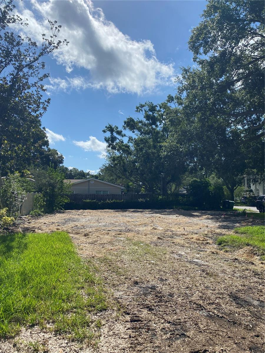 Rare opportunity to build your dream home and live in the highly desirable, charming Sunset Park neighborhood of South Tampa. This corner homesite is zoned for Plant High and is within walking distance of Mabry elementary, Coleman Middle and St Mary's Episcopal day school.. Tree lined streets surround this homesite and in a quite neighborhood. Large grand oak has been preserved in the ROW of the lot. Perfect opportunity to build you dream home. Close proximity to shopping, dining and Tampa sports entertainment. 10 mins to Tampa Airport. Seller/Builder has created a conceptual building plan of a 4400 sq ft +/- or design a home to your vision, (see attachments). Clayton Allen Homes has been building quality homes for over 50 yrs. Homesite has been cleared and compacted. Survey available.