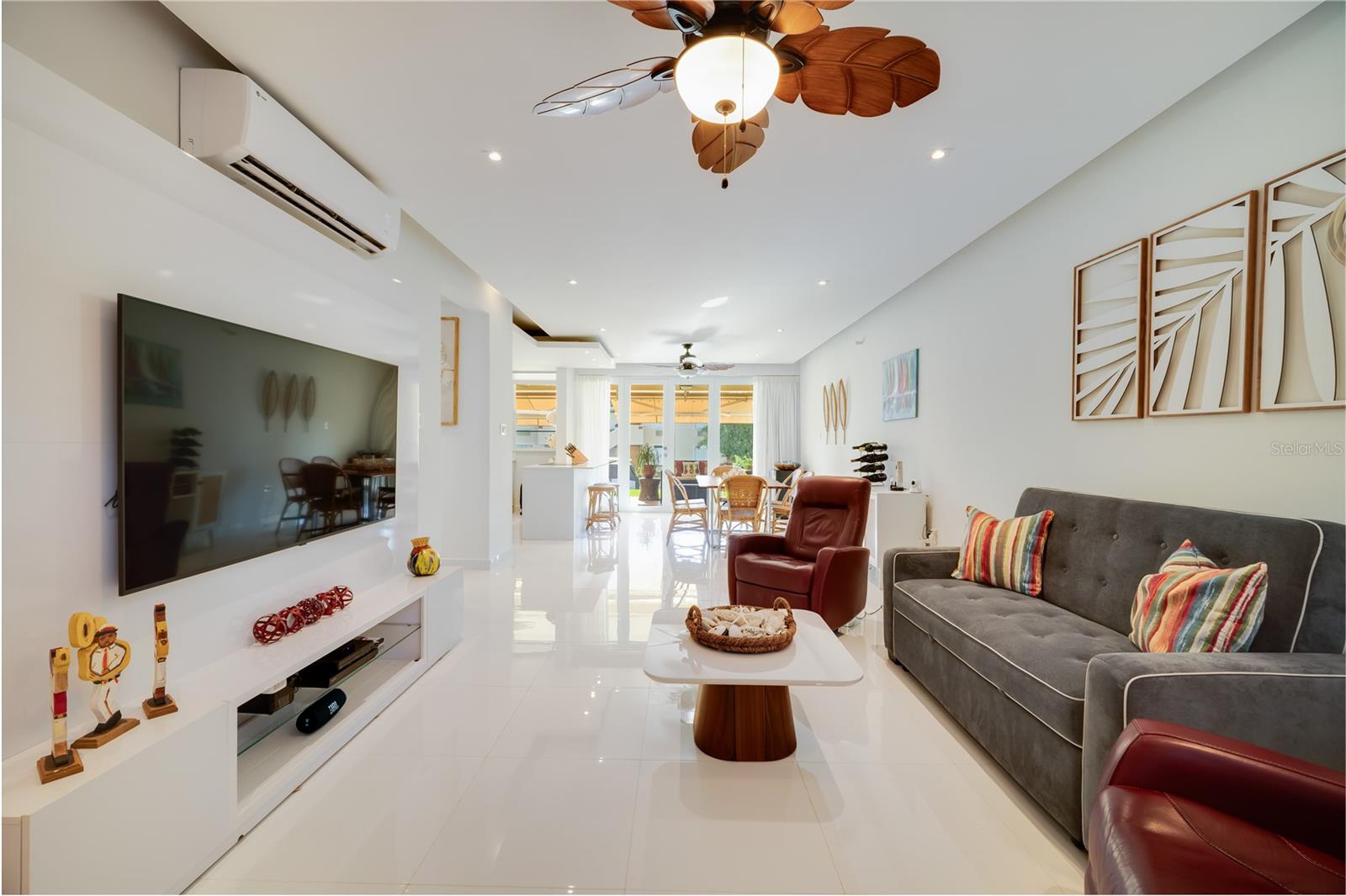 HARBOUR LAKES - Residential