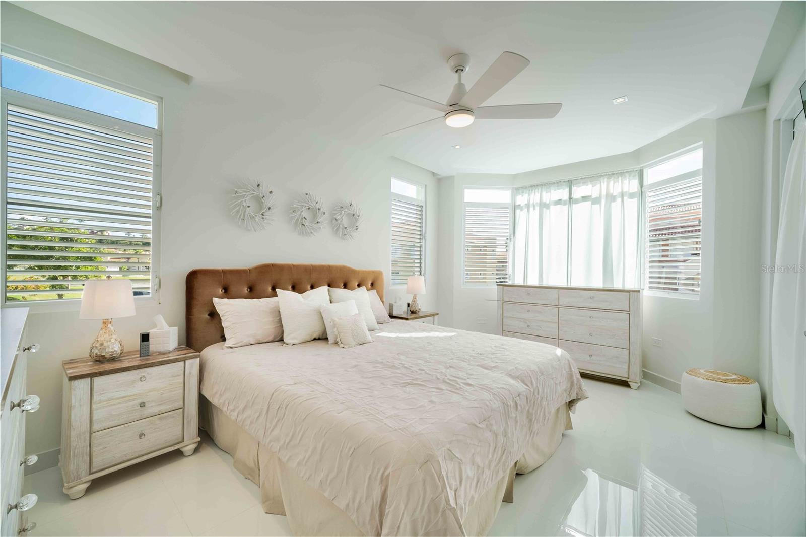 HARBOUR LAKES - Residential