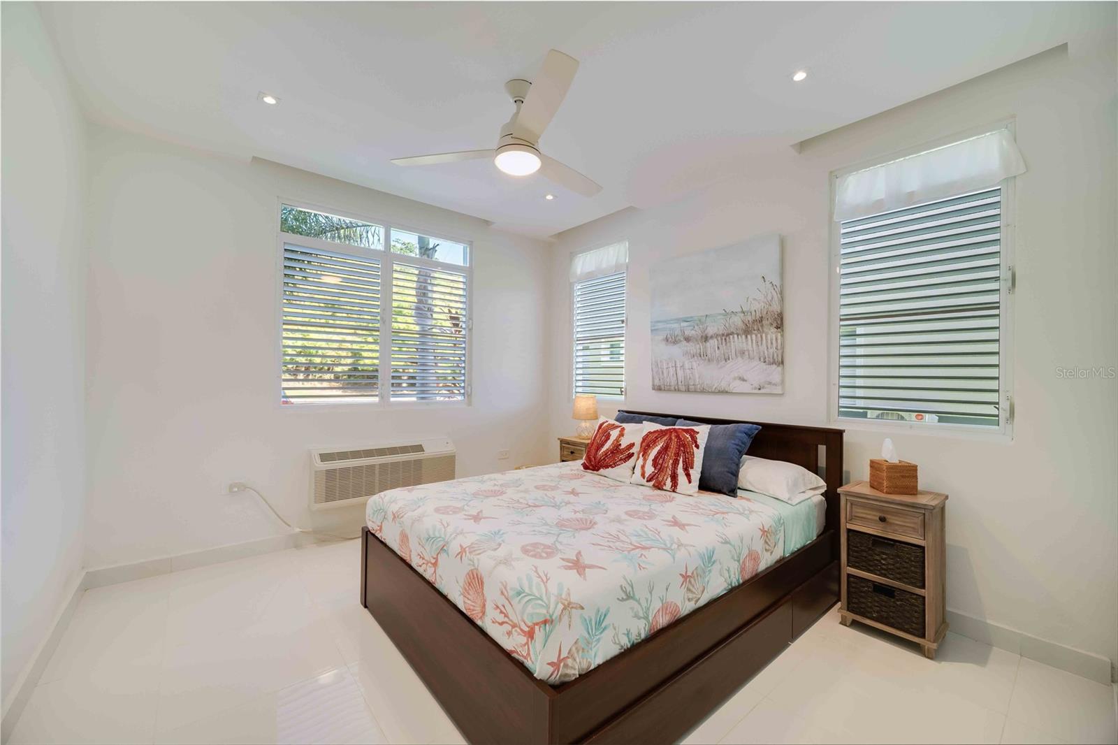 HARBOUR LAKES - Residential