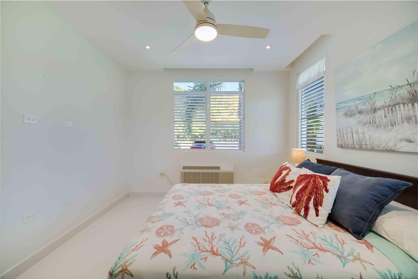 HARBOUR LAKES - Residential