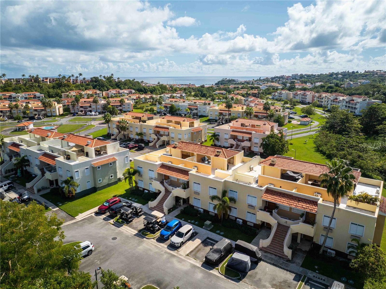 HARBOUR LAKES - Residential