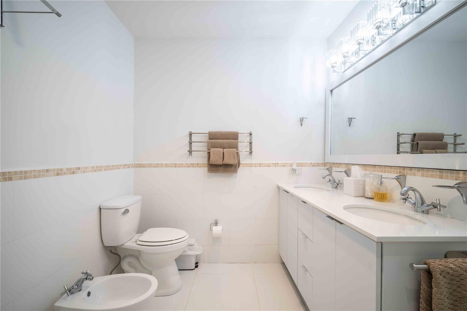 HARBOUR LAKES - Residential