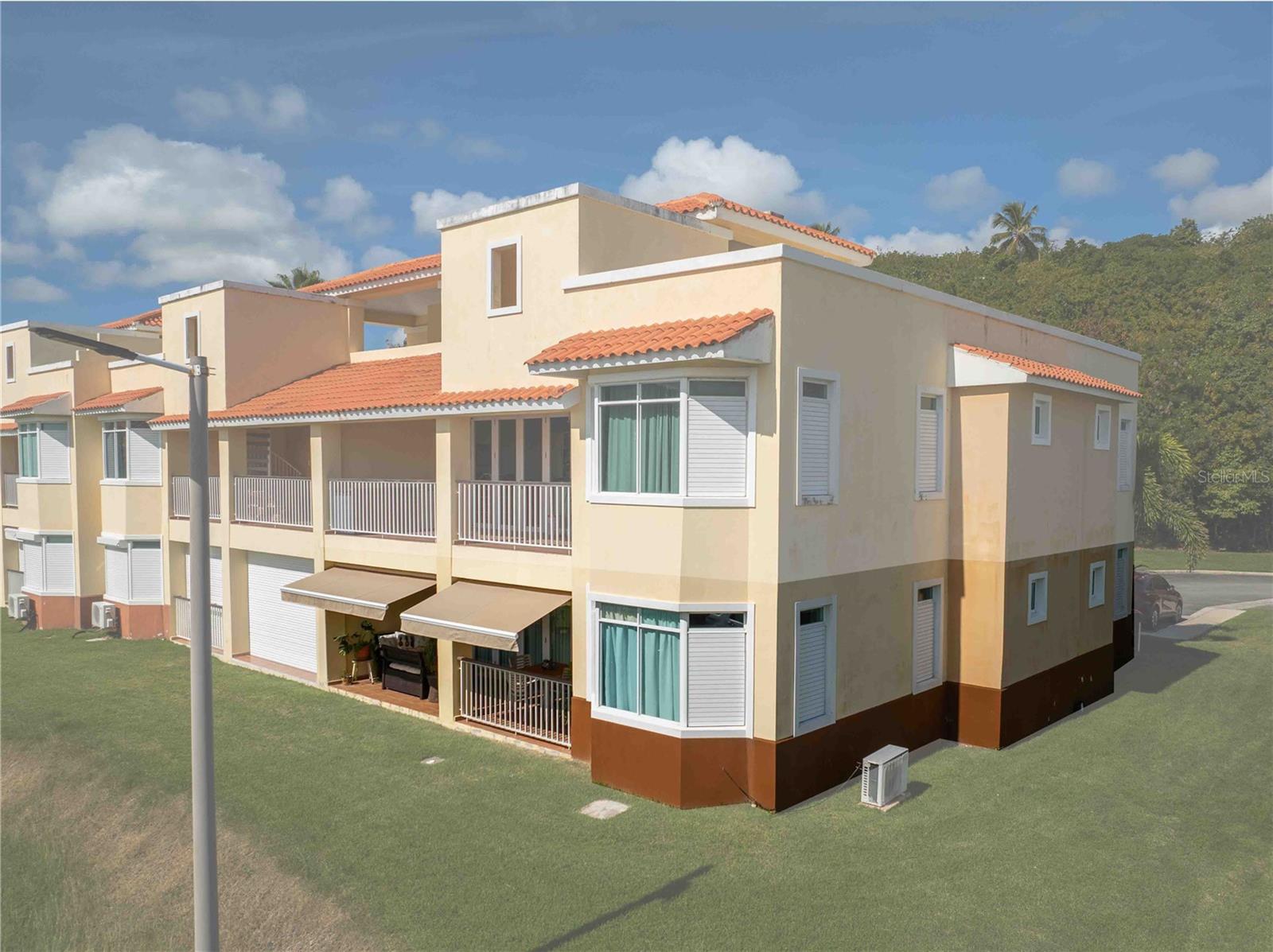 HARBOUR LAKES - Residential