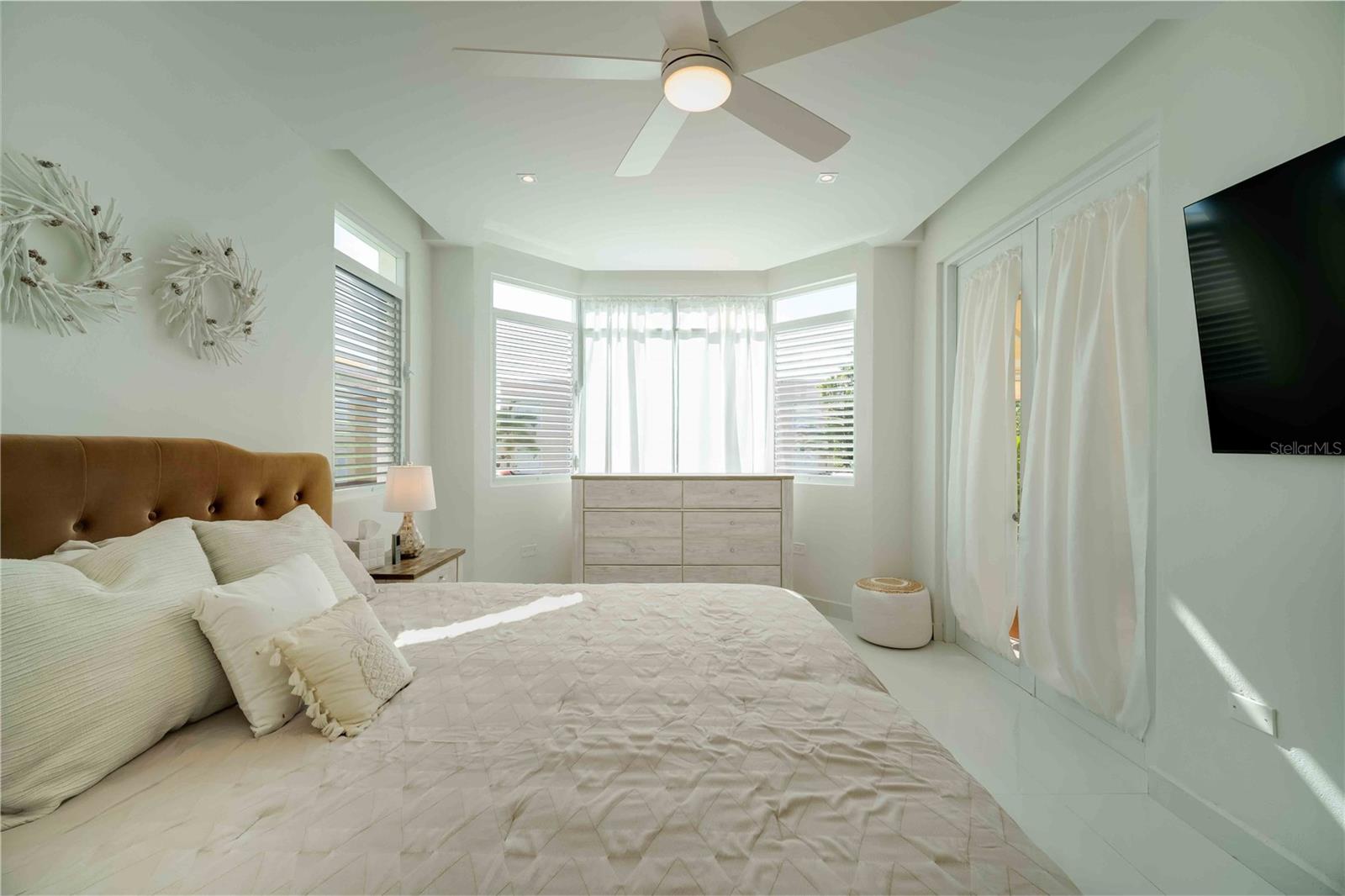 HARBOUR LAKES - Residential