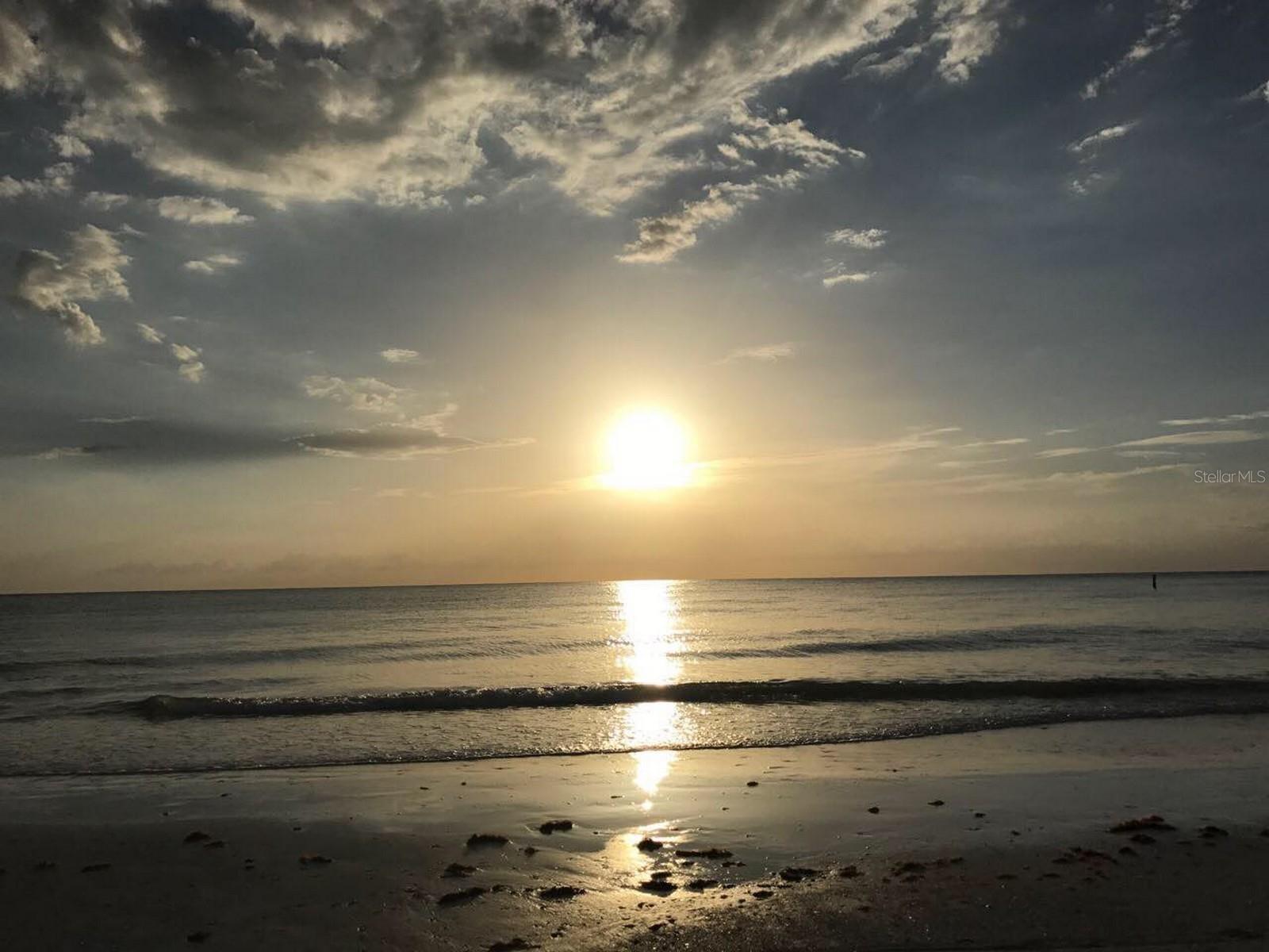 HARBOUR CLUB CONDO 2 - Residential