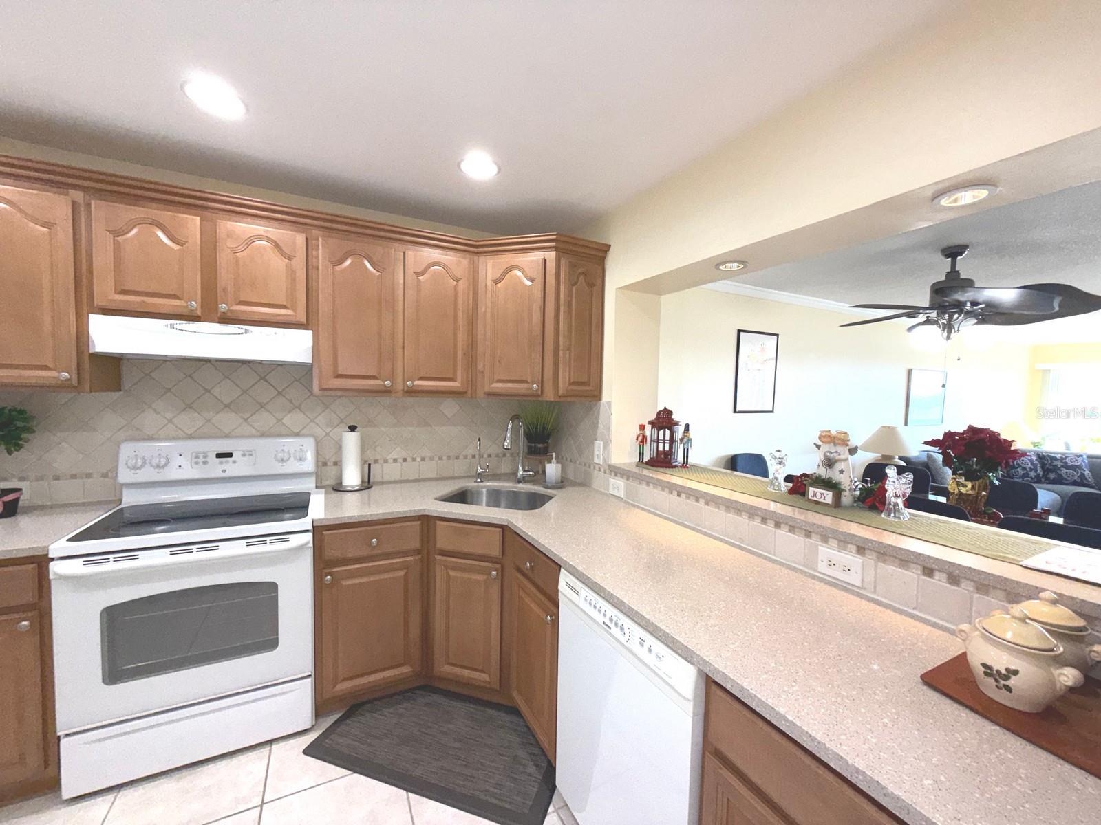 HARBOUR CLUB CONDO 2 - Residential