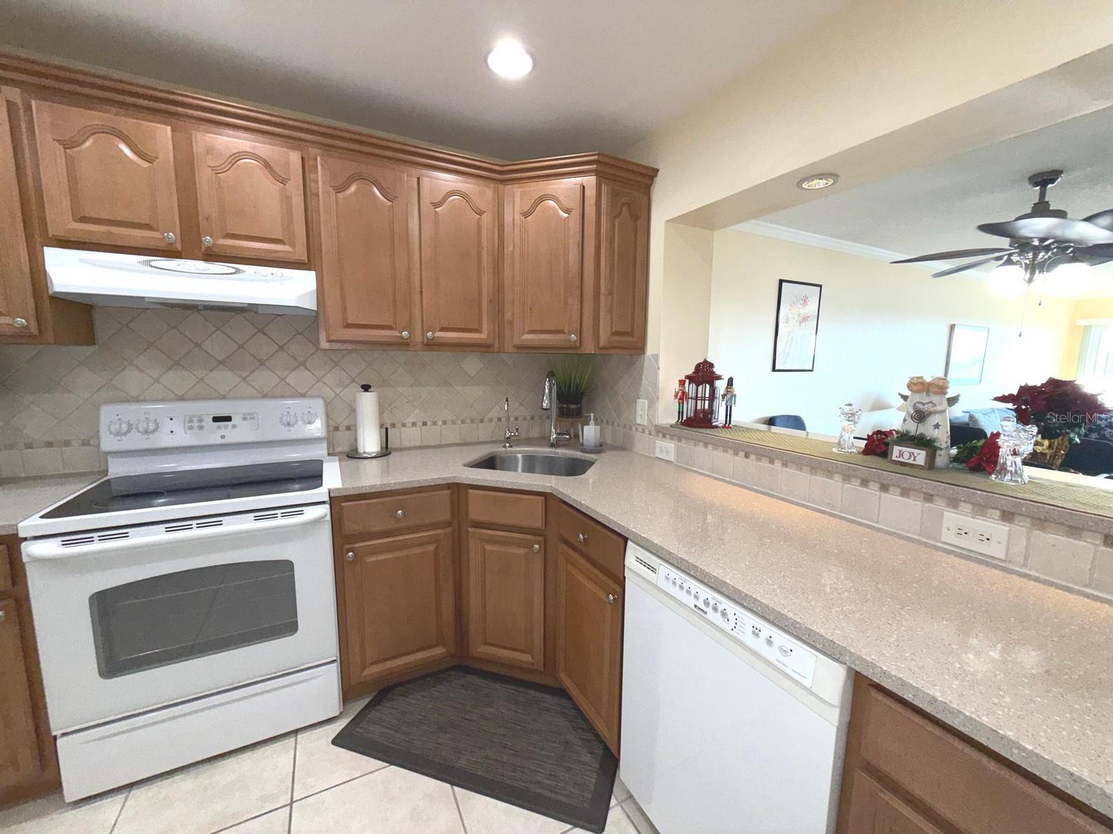 HARBOUR CLUB CONDO 2 - Residential