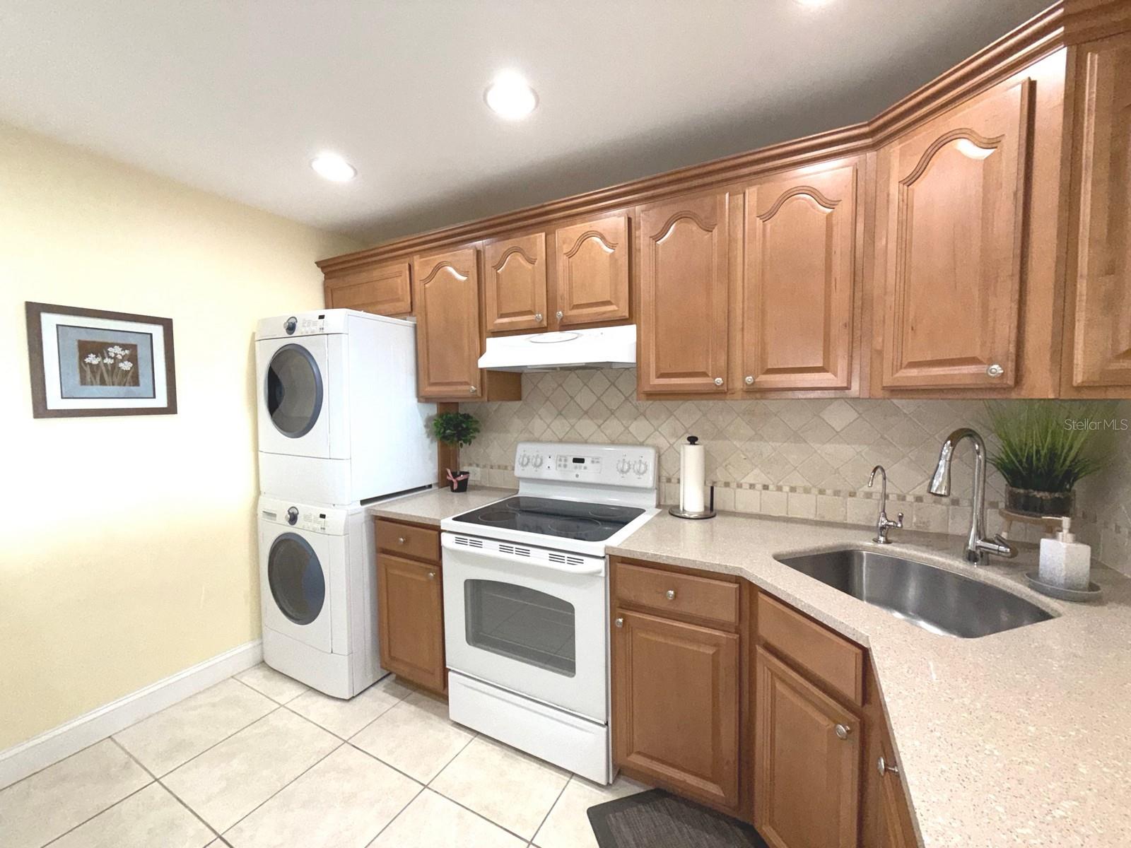 HARBOUR CLUB CONDO 2 - Residential