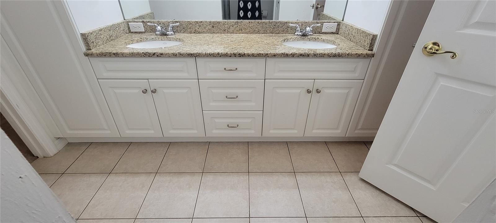 EAGLE TRACE TOWNHOMES - Residential Lease