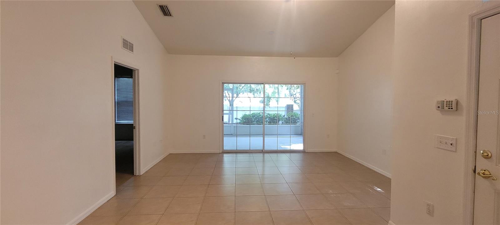 EAGLE TRACE TOWNHOMES - Residential Lease