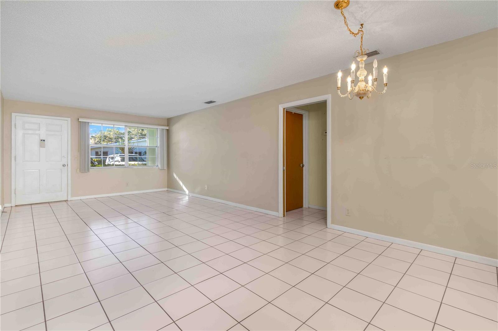 TWIN OAKS APTS - Residential