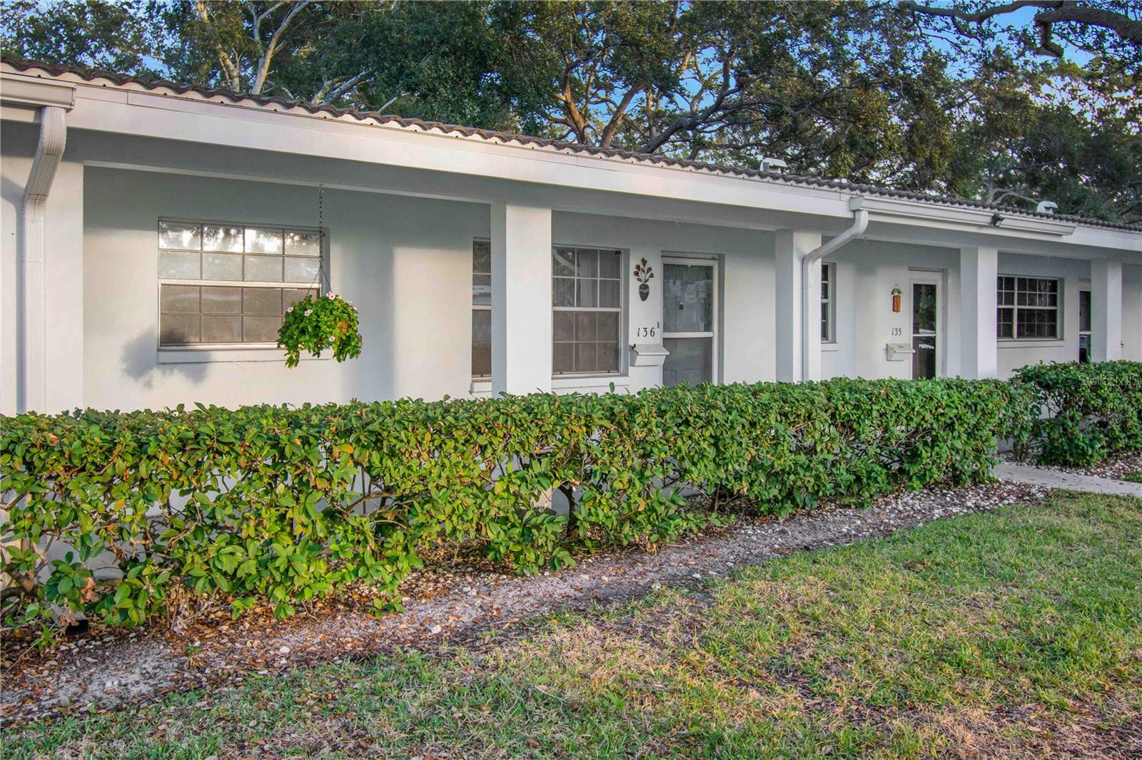 TWIN OAKS APTS - Residential