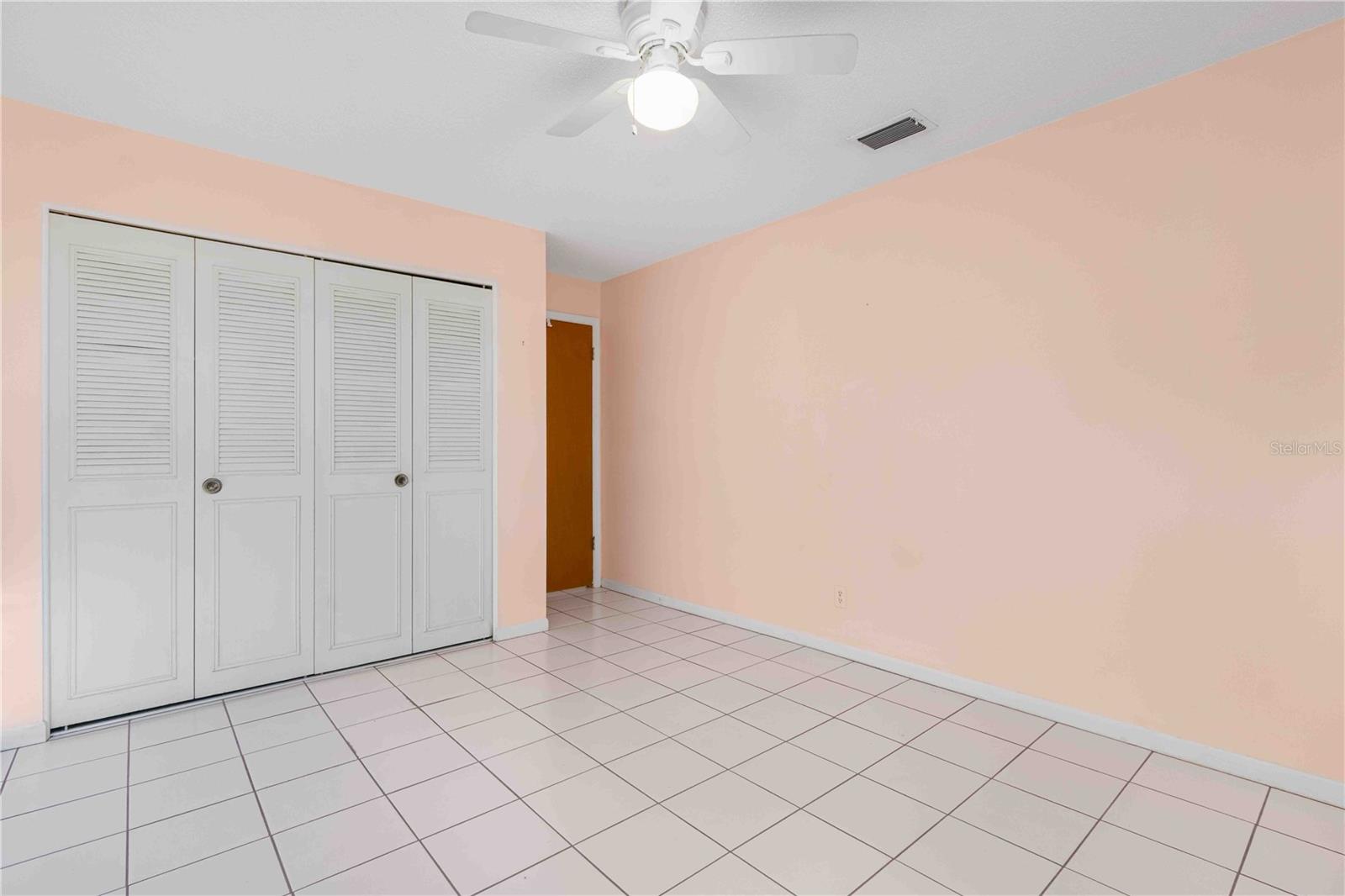 TWIN OAKS APTS - Residential