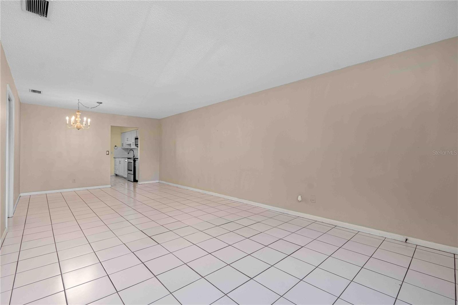 TWIN OAKS APTS - Residential