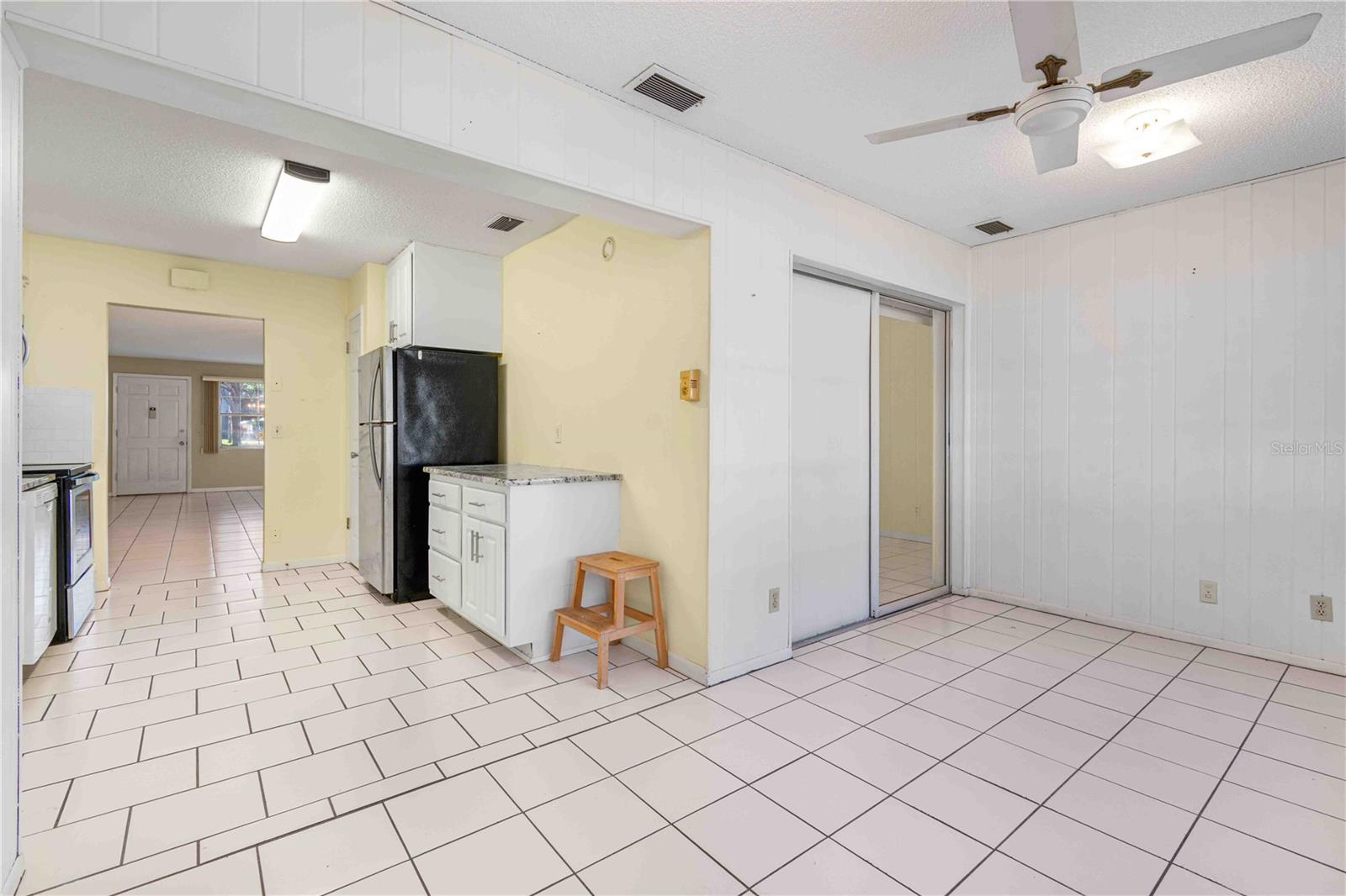 TWIN OAKS APTS - Residential