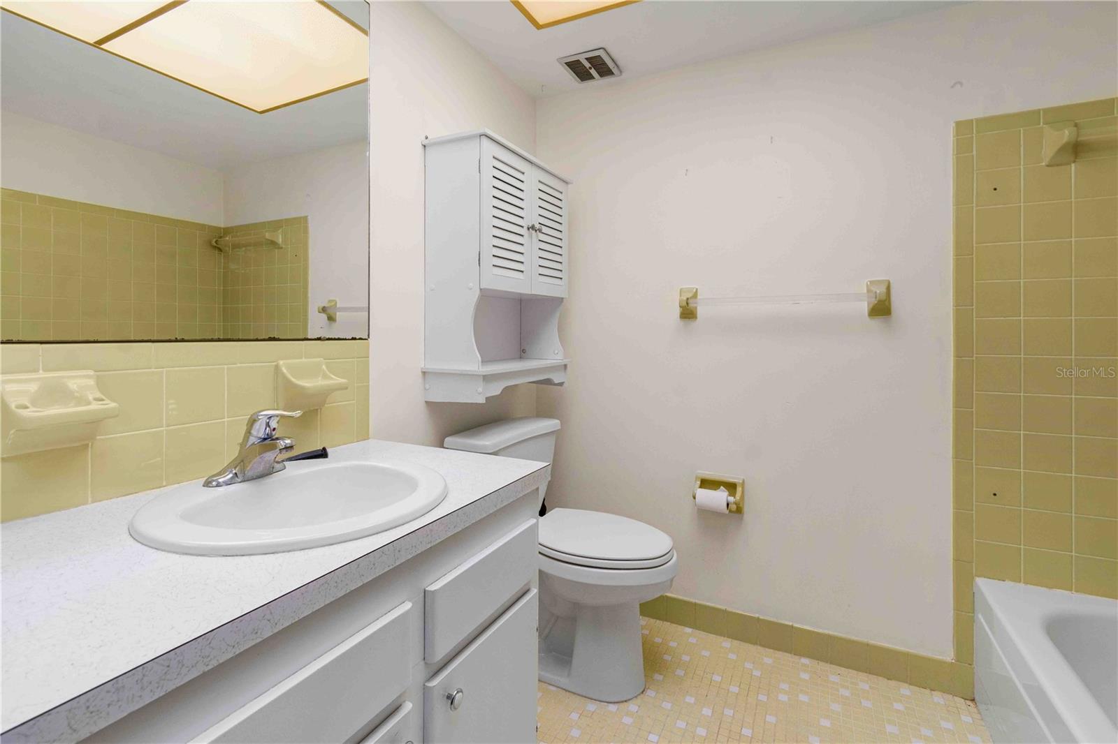 TWIN OAKS APTS - Residential