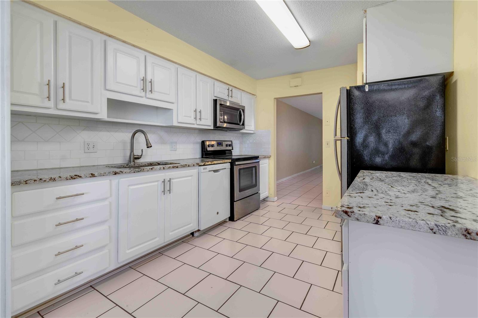 TWIN OAKS APTS - Residential