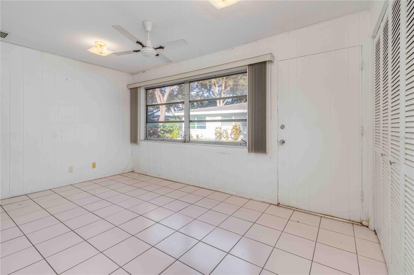 TWIN OAKS APTS - Residential