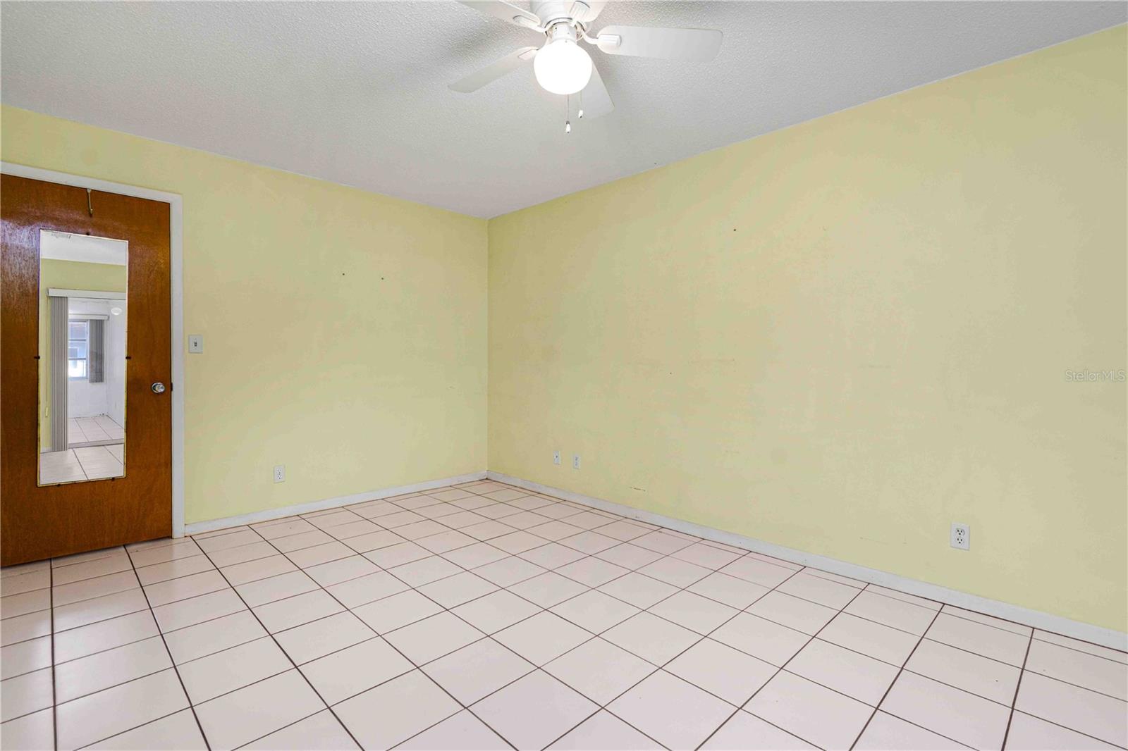 TWIN OAKS APTS - Residential