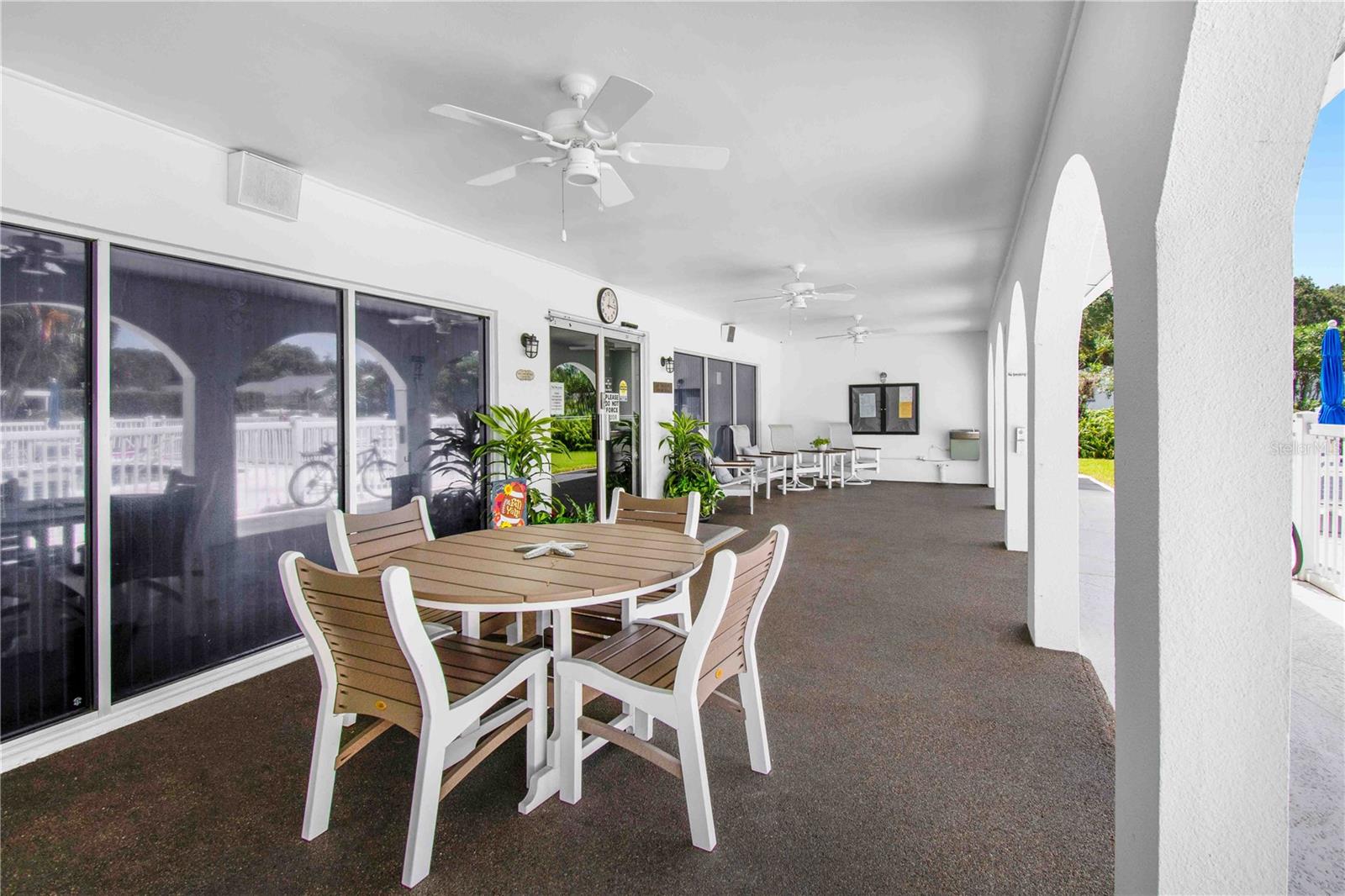 TWIN OAKS APTS - Residential