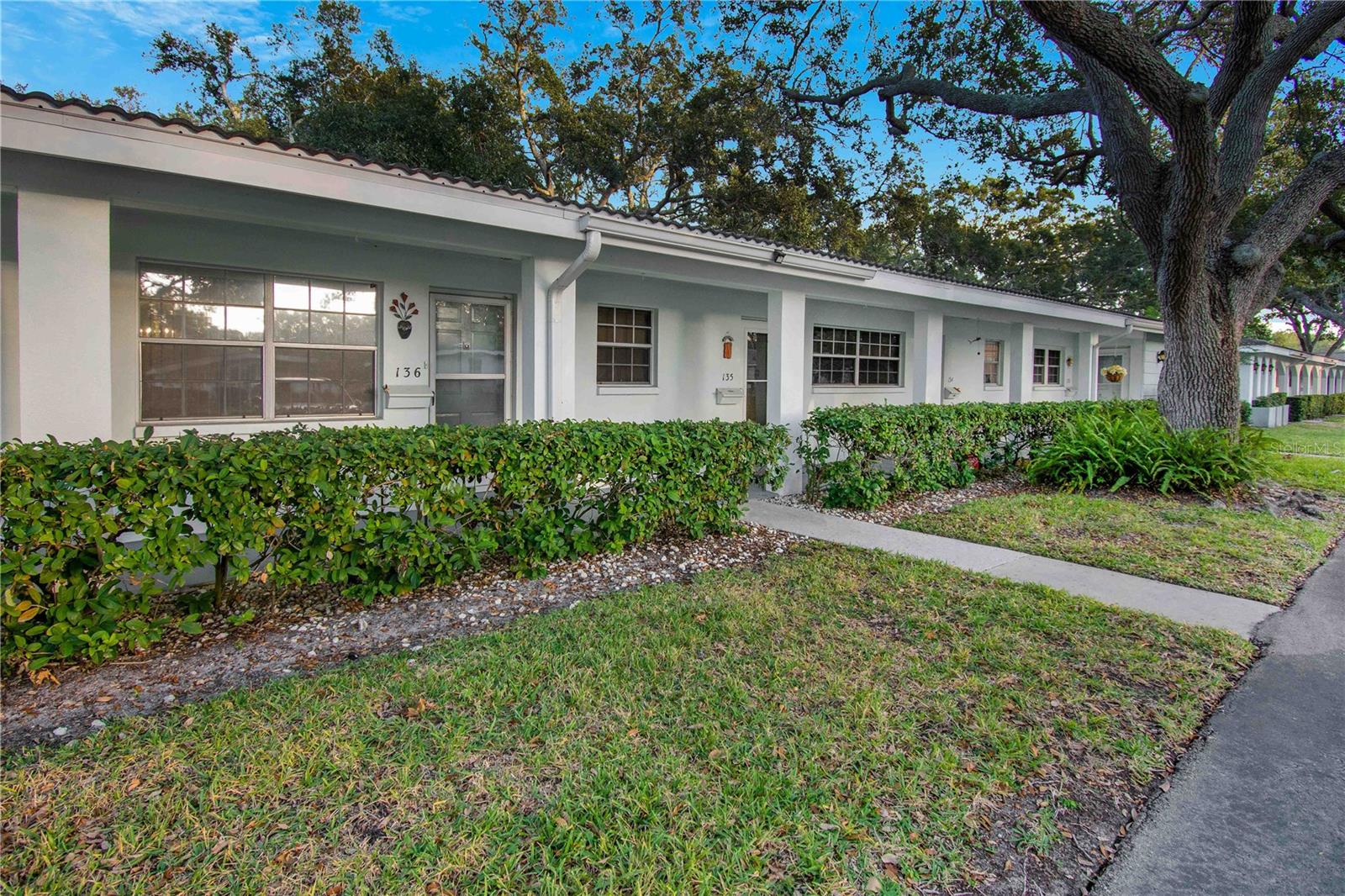 TWIN OAKS APTS - Residential