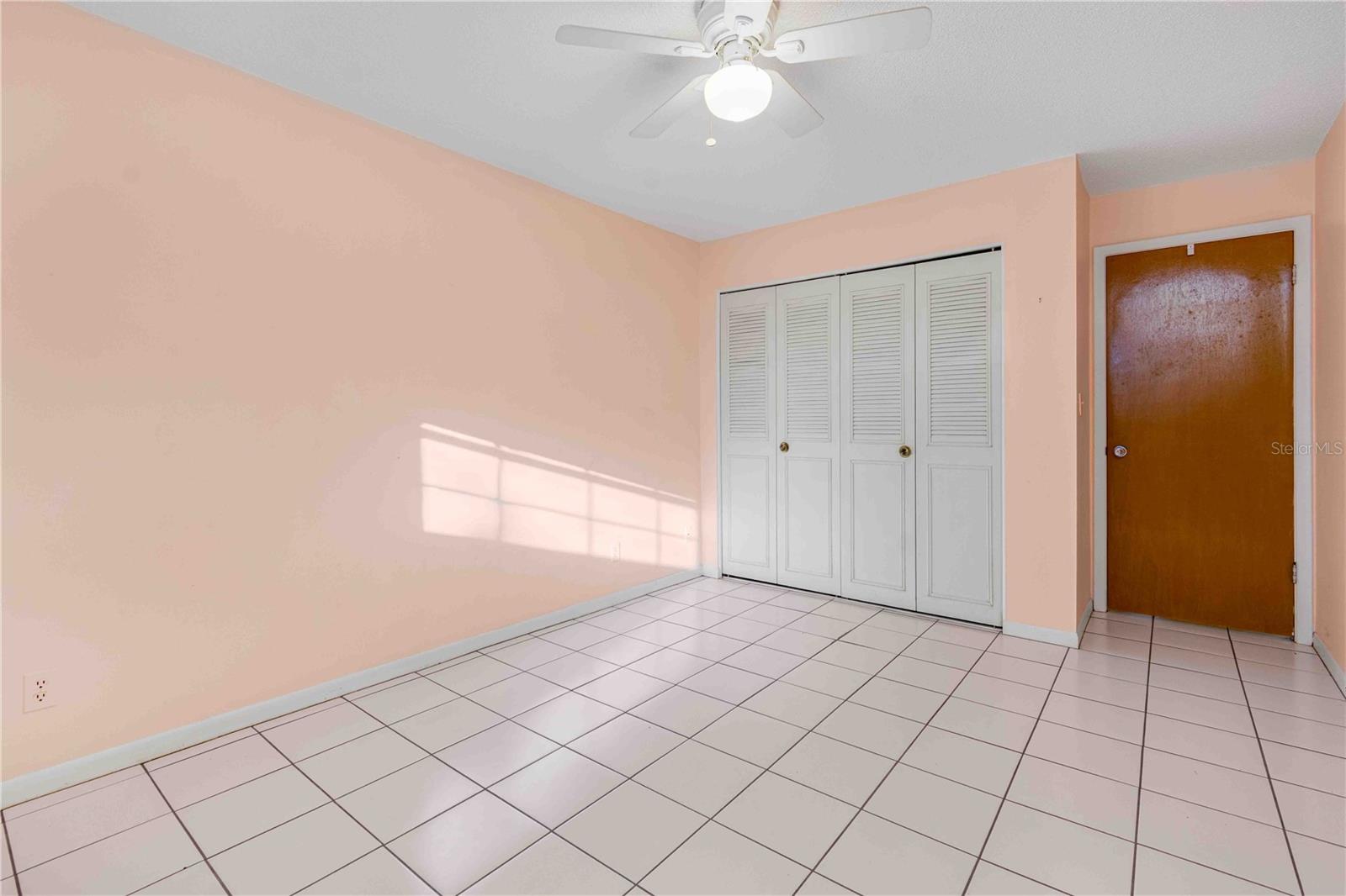 TWIN OAKS APTS - Residential