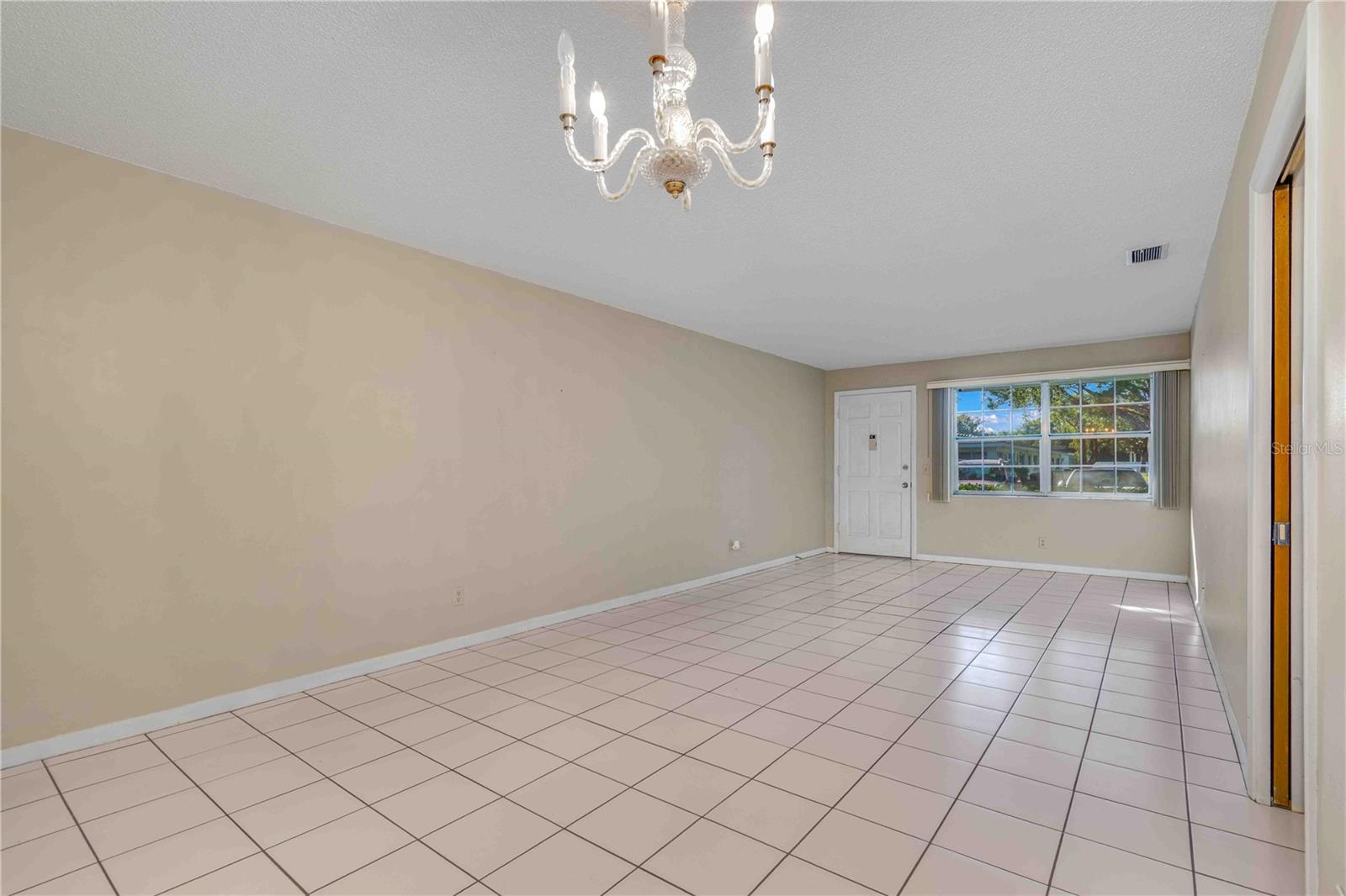 TWIN OAKS APTS - Residential