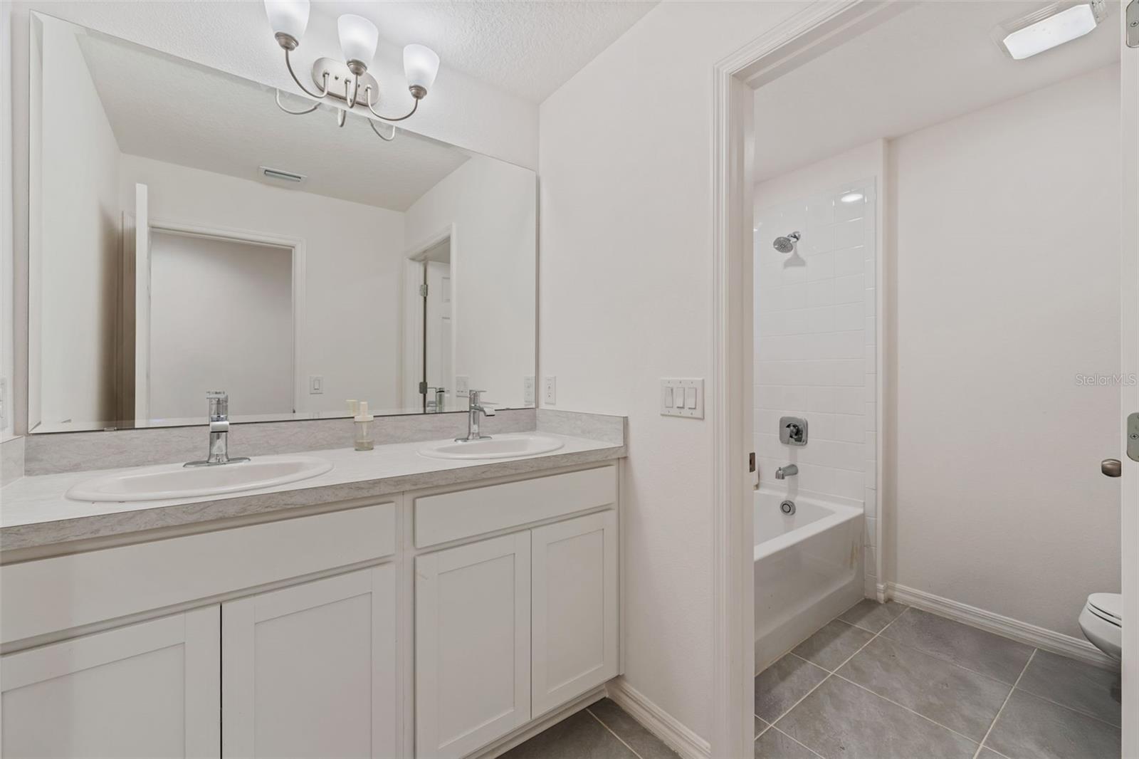 GROVELAND BLUE SPRING RESERVE TWNHMS - Residential