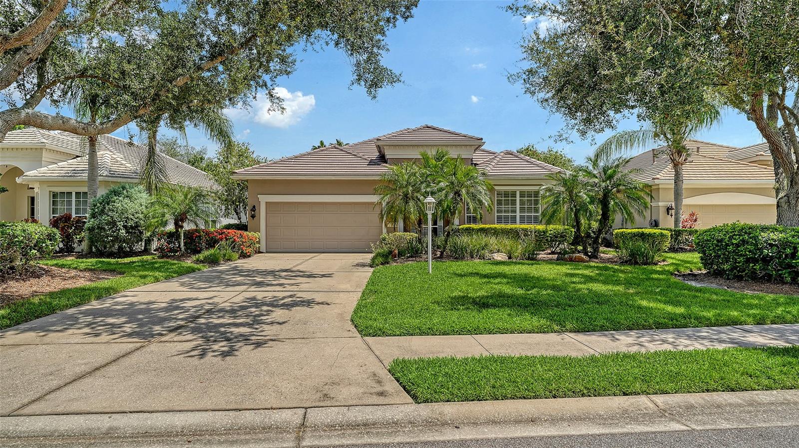 UNIVERSITY PARK SARASOTA GOLF AND COUNTRY CLUB HOME AVAILABLE FOR 2026 WINTER SEASON. Lovely 2 bedroom + den features an open floor plan, coffered ceiling in foyer, crown moldings in the Great Room, and plantation shutters. The living room pocket sliding doors open to the screened, extended lanai with views of the heated pool, golf course and tropical Florida landscaping. The open floor plan has an eat-in kitchen and a formal dining space. Primary bedroom with en-suite bathroom has a sitting room and opens on to the lanai. Walk-in closets.
University Park is an award winning community featuring 27 holes of four star rated golf, eleven lighted Har-Tru tennis courts, four pickleball state of the arts courts, and a fitness center. Dine at the Park Grille and Cafe for lunch daily or on Sunday for breakfast and lunch.
Call for membership golf rates for seasonal members.