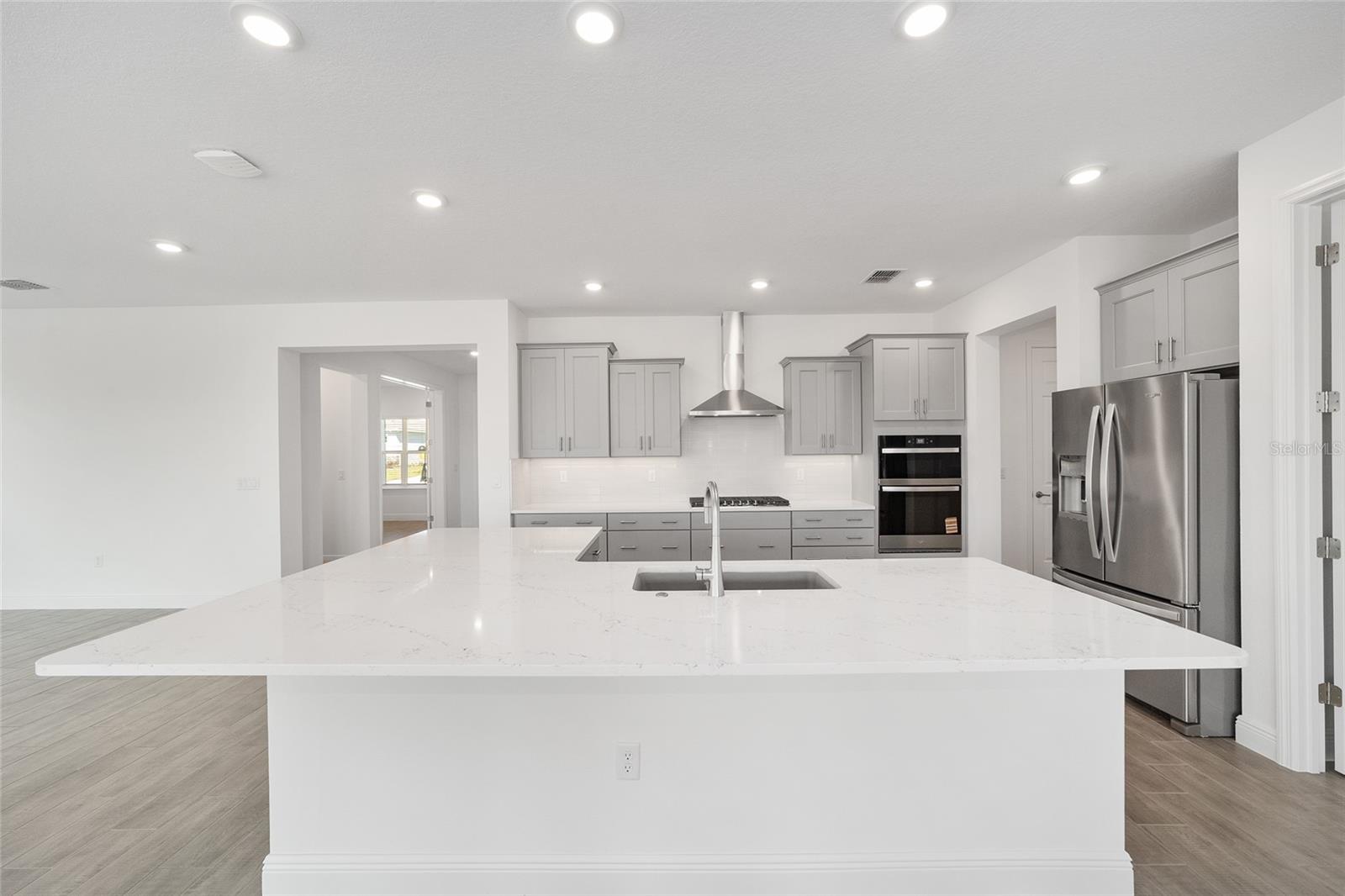 ON TOP OF THE WORLD - Residential