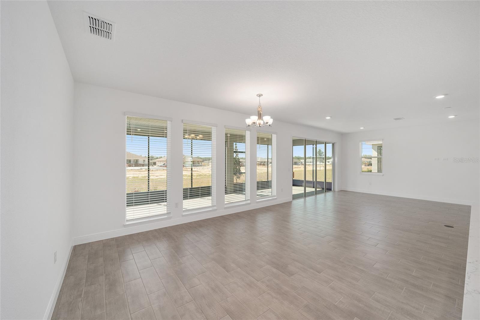 ON TOP OF THE WORLD - Residential